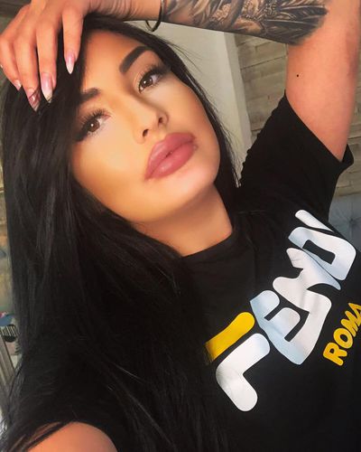 Brunette Escort in Allentown Pennsylvania
