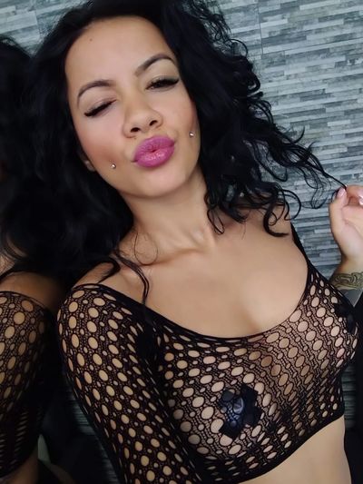 Redhead Escort in Peoria Illinois