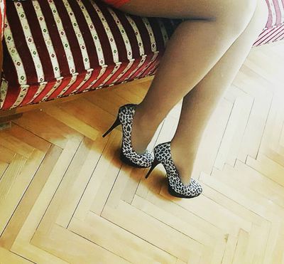 Caucasian Escort in Warren Michigan
