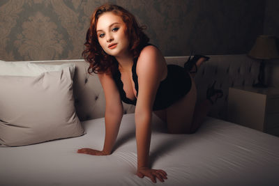 Elenia Devons - Escort Girl from Grand Rapids Michigan