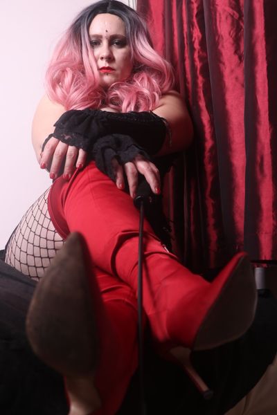 Cleopatra Rosa - Escort Girl from Davenport Iowa