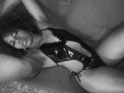 Elizabeth Constant - Escort Girl from Vista California