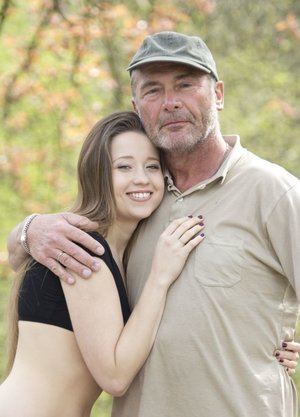 Asian hottie in sunglasses stretching her pussy with her fingers outdoor